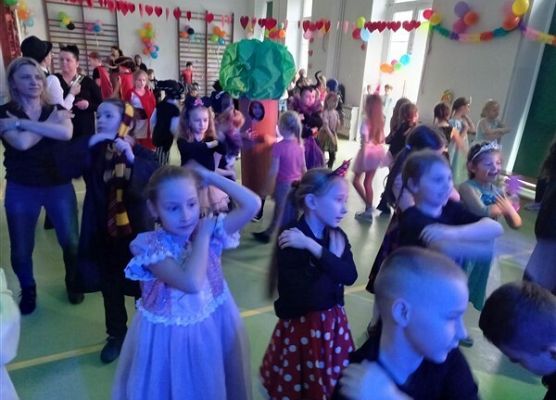 Grafika 126: Dyskoteka karnawałowa