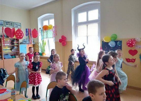 Grafika 136: Dyskoteka karnawałowa