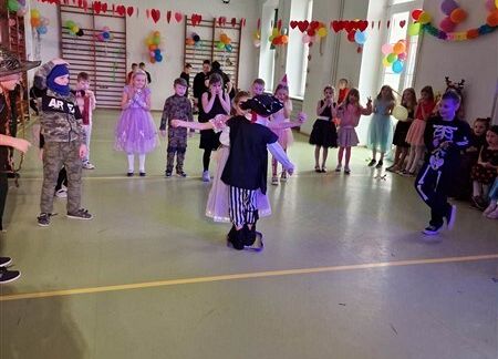 Grafika 57: Dyskoteka karnawałowa