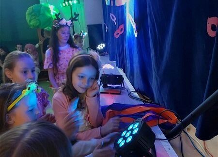 Grafika 61: Dyskoteka karnawałowa