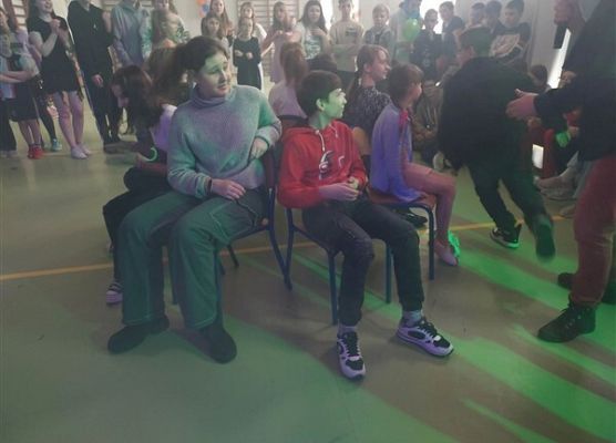 Grafika 62: Dyskoteka karnawałowa