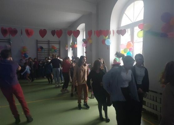 Grafika 63: Dyskoteka karnawałowa