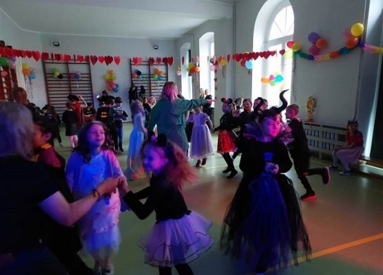 Grafika 64: Dyskoteka karnawałowa