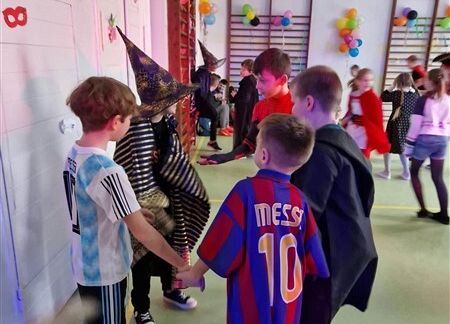 Grafika 73: Dyskoteka karnawałowa