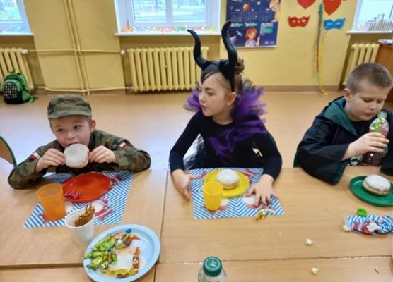 Grafika 148: Dyskoteka karnawałowa