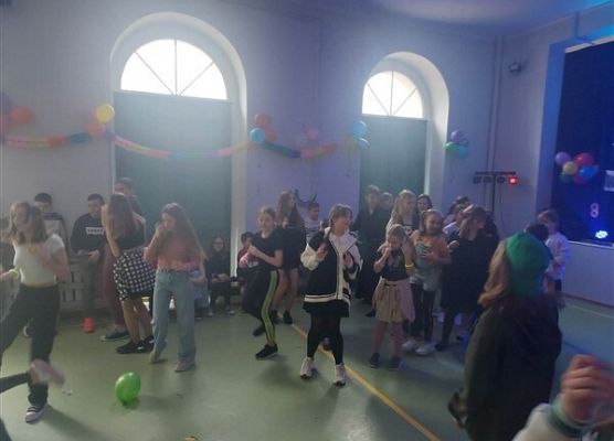 Grafika 75: Dyskoteka karnawałowa