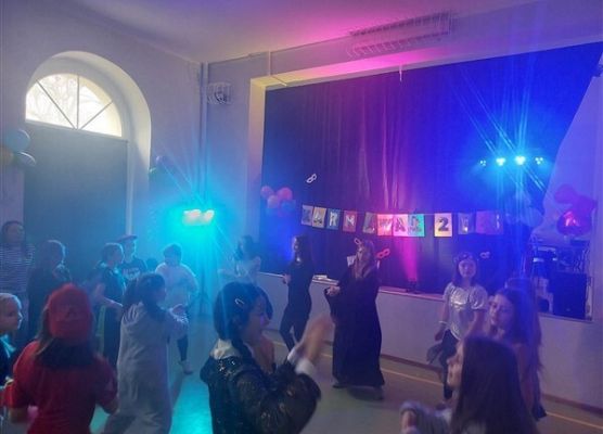 Grafika 78: Dyskoteka karnawałowa