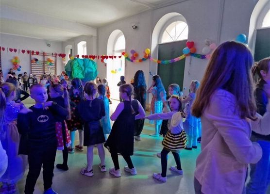 Grafika 79: Dyskoteka karnawałowa