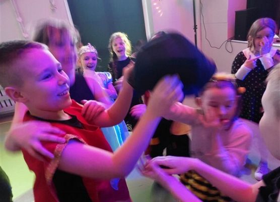 Grafika 80: Dyskoteka karnawałowa