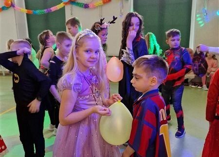 Grafika 83: Dyskoteka karnawałowa