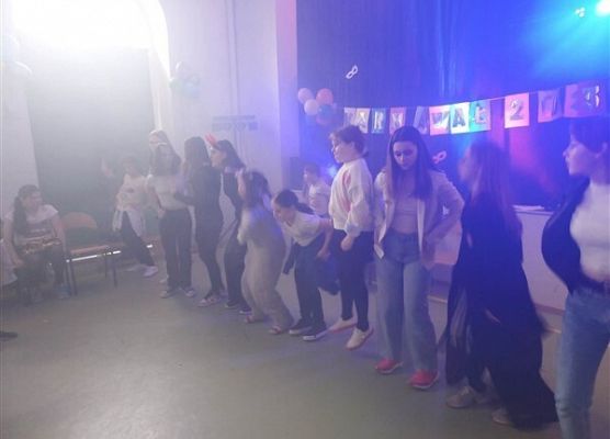 Grafika 84: Dyskoteka karnawałowa