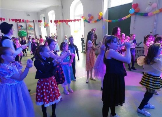 Grafika 90: Dyskoteka karnawałowa