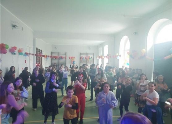 Grafika 91: Dyskoteka karnawałowa