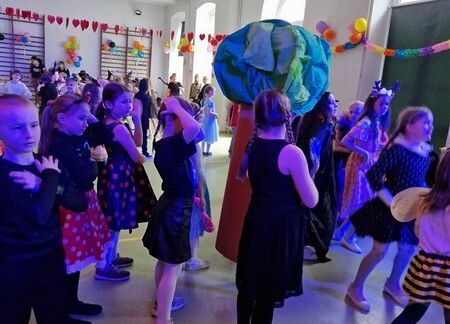 Grafika 95: Dyskoteka karnawałowa