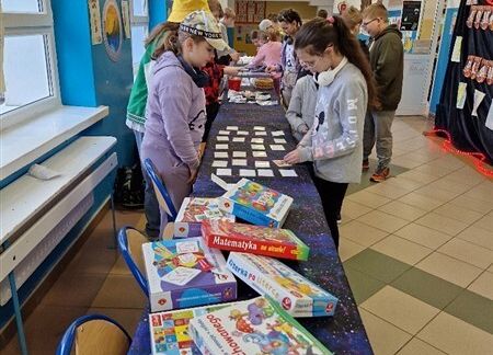Grafika 4: Dzień Gier Komputerowych i Planszowych w szkole w Wicku
