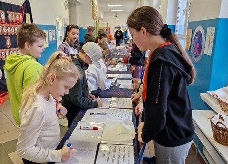 Grafika 8: Dzień Gier Komputerowych i Planszowych w szkole w Wicku