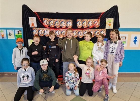 Grafika 14: Dzień Gier Komputerowych i Planszowych w szkole w Wicku