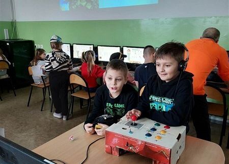 Grafika 98: Dzień Gier Komputerowych i Planszowych w szkole w Wicku