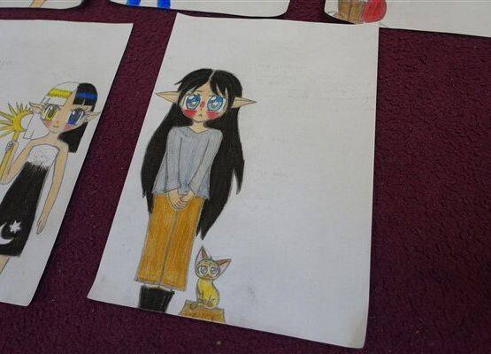 Grafika 9: Dyskusyjny Klub Książki w Bibliotece Szkolnej w Wicku czeka na wiosnę, czyta i rozmawia o książkach