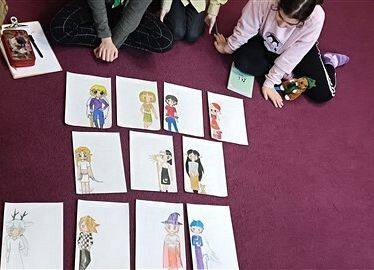 Grafika 13: Dyskusyjny Klub Książki w Bibliotece Szkolnej w Wicku czeka na wiosnę, czyta i rozmawia o książkach