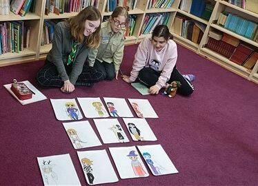 Grafika 14: Dyskusyjny Klub Książki w Bibliotece Szkolnej w Wicku czeka na wiosnę, czyta i rozmawia o książkach