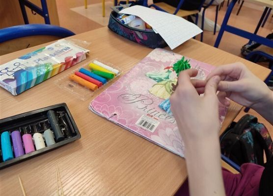 Grafika 4: Co na polskim dziś robimy? Lepimy, tworzymy…