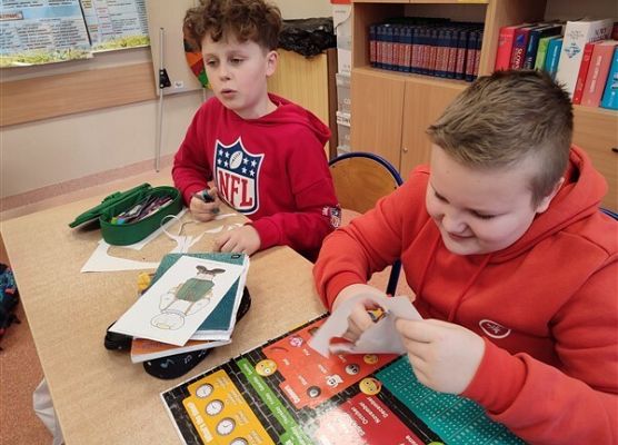 Grafika 7: Co na polskim dziś robimy? Lepimy, tworzymy…