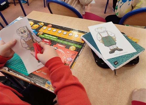 Grafika 8: Co na polskim dziś robimy? Lepimy, tworzymy…