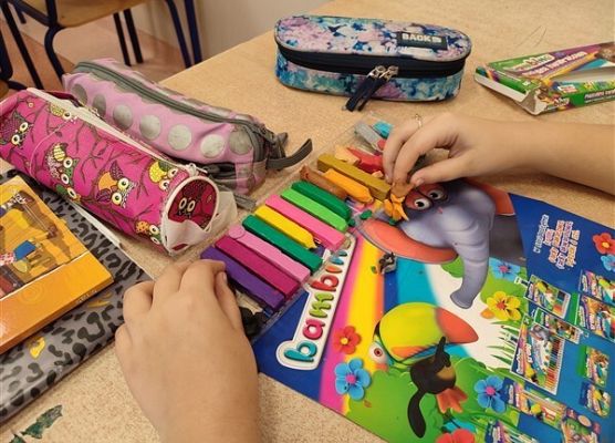 Grafika 9: Co na polskim dziś robimy? Lepimy, tworzymy…