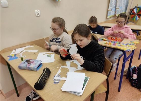 Grafika 13: Co na polskim dziś robimy? Lepimy, tworzymy…