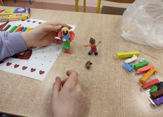 Grafika 24: Co na polskim dziś robimy? Lepimy, tworzymy…