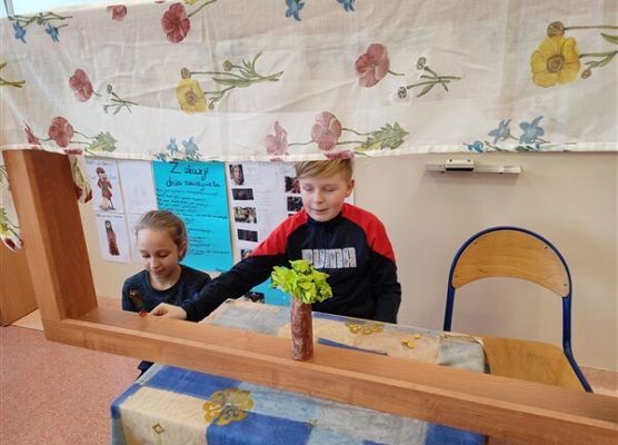 Grafika 29: Co na polskim dziś robimy? Lepimy, tworzymy…