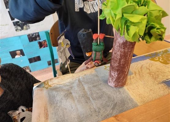 Grafika 31: Co na polskim dziś robimy? Lepimy, tworzymy…