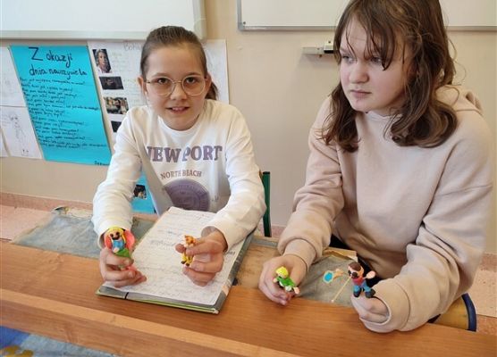 Grafika 35: Co na polskim dziś robimy? Lepimy, tworzymy…