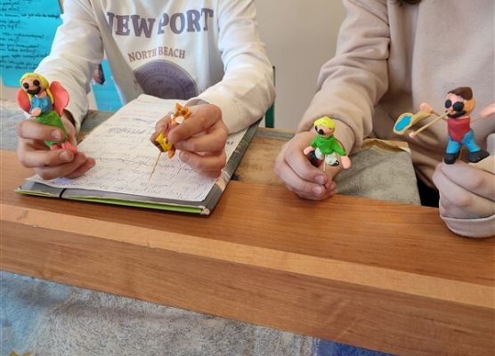 Grafika 36: Co na polskim dziś robimy? Lepimy, tworzymy…