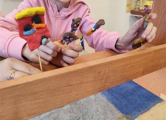 Grafika 39: Co na polskim dziś robimy? Lepimy, tworzymy…