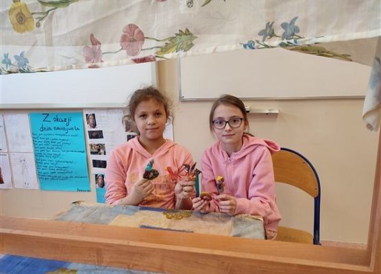 Grafika 42: Co na polskim dziś robimy? Lepimy, tworzymy…