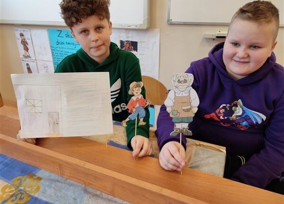 Grafika 44: Co na polskim dziś robimy? Lepimy, tworzymy…