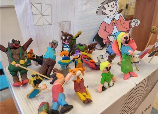 Grafika 56: Co na polskim dziś robimy? Lepimy, tworzymy…