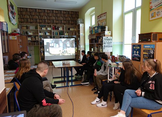 Jak podróżowano dyliżansem - zajęcia o historii poczty w Bibliotece Szkolnej w Wicku 1