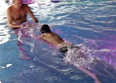 Grafika 48: Fotorelacja  z zajęć pływania kl. IIIB