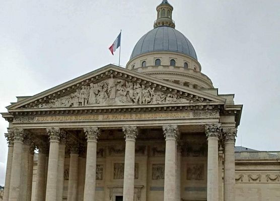 Grafika 1: Relacja z ostatniego dnia wycieczki do Paryża