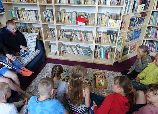 Grafika 2: Charles Perrault i jego baśnie na podsumowanie Ogólnopolskiego Tygodnia Bibliotek