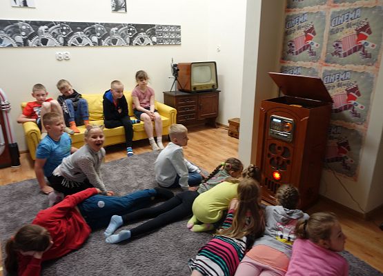 Grafika 3: Charles Perrault i jego baśnie na podsumowanie Ogólnopolskiego Tygodnia Bibliotek