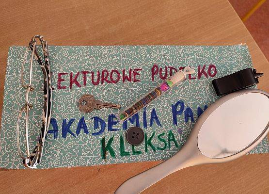 Grafika 21: Lektura w pudełku – „Akademia Pana Kleksa” na lekcjach polskiego  w kl. IV a