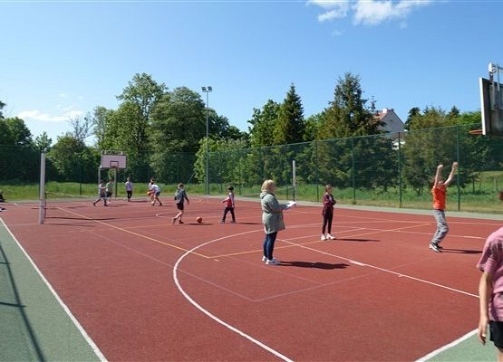 Grafika 2: Obchody Dnia Dziecka w szkole w Wicku -  2 czerwca 2023