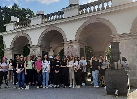 Grafika 4: Wycieczka do Warszawy klas ósmych - krótka relacja z pierwszego dnia pobytu w stolicy