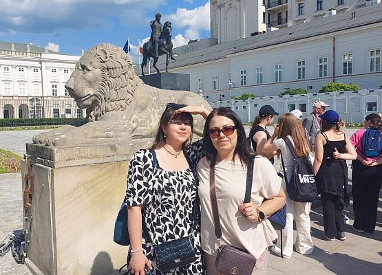 Grafika 6: Wycieczka do Warszawy klas ósmych - krótka relacja z pierwszego dnia pobytu w stolicy