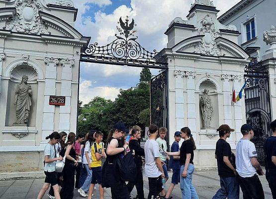 Grafika 10: Wycieczka do Warszawy klas ósmych - krótka relacja z pierwszego dnia pobytu w stolicy