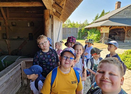 Grafika 8: Czerwcowa wycieczka kl. IIIB do Łeby